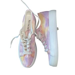 Restricted Women’s Velma Tie Dye Canvas Lace Up Platform Sneakers Lilac Size 8